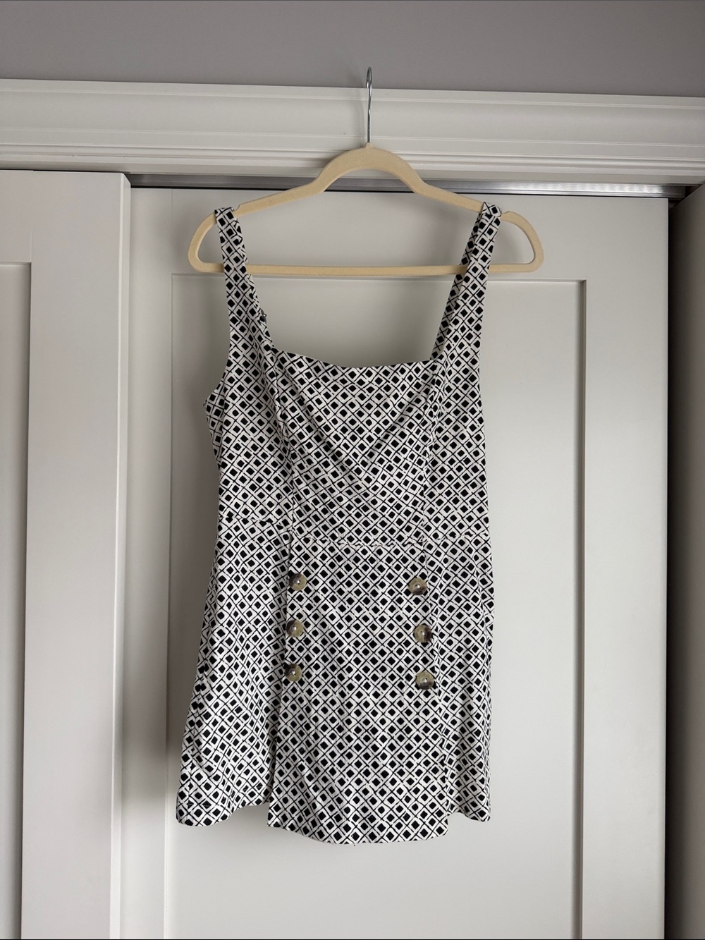 Urban Outfitters black and white romoer